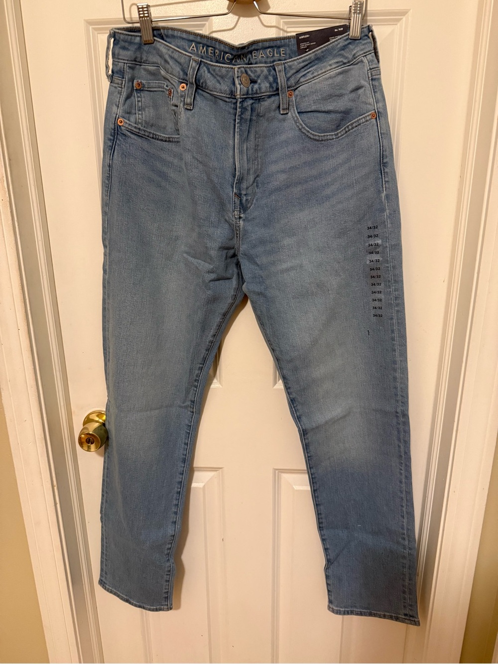 American Eagle Outfitters Light Wash Men’s Relaxed Jeans